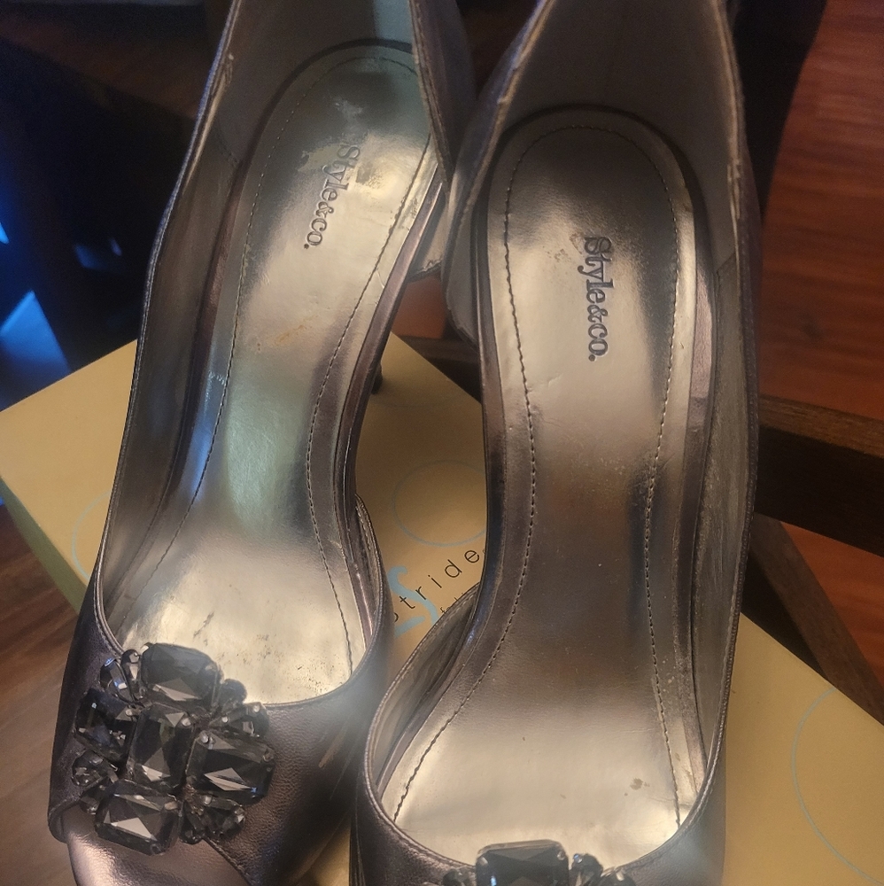 Style and Company  size 8 dress sandals